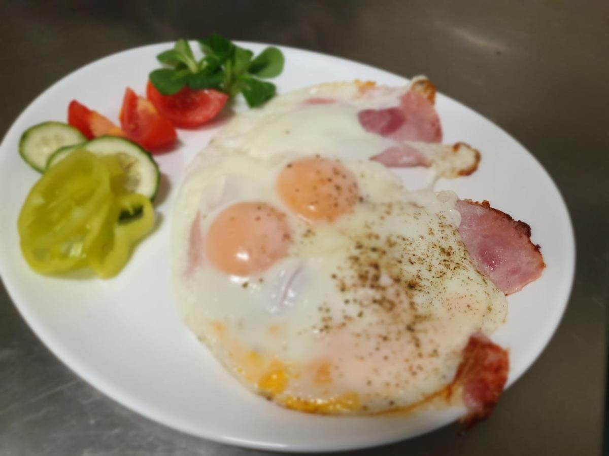Hotel Palatin Oravsky Podzamok Ngoại thất bức ảnh